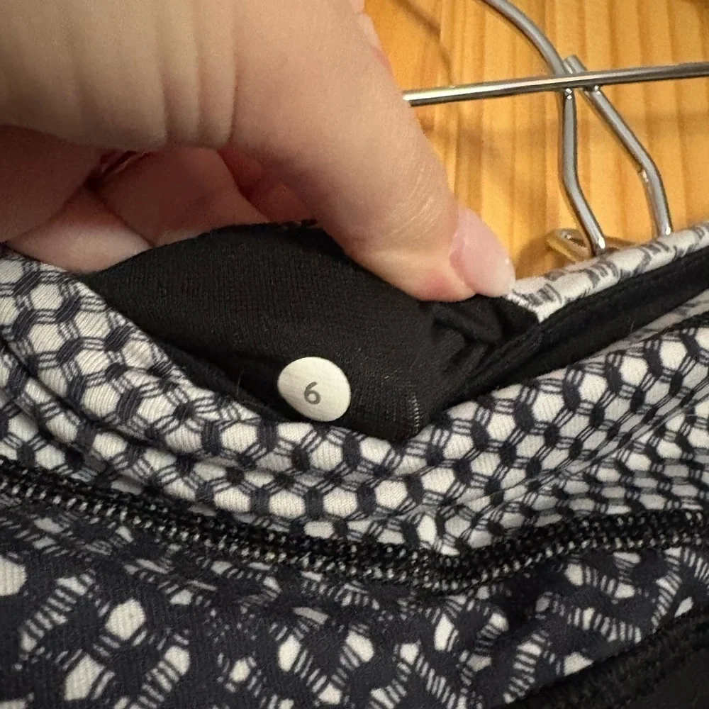 Lululemon Wunder Under 7/8 Pant - 6 Black / Dottie Eyelet White Black / White